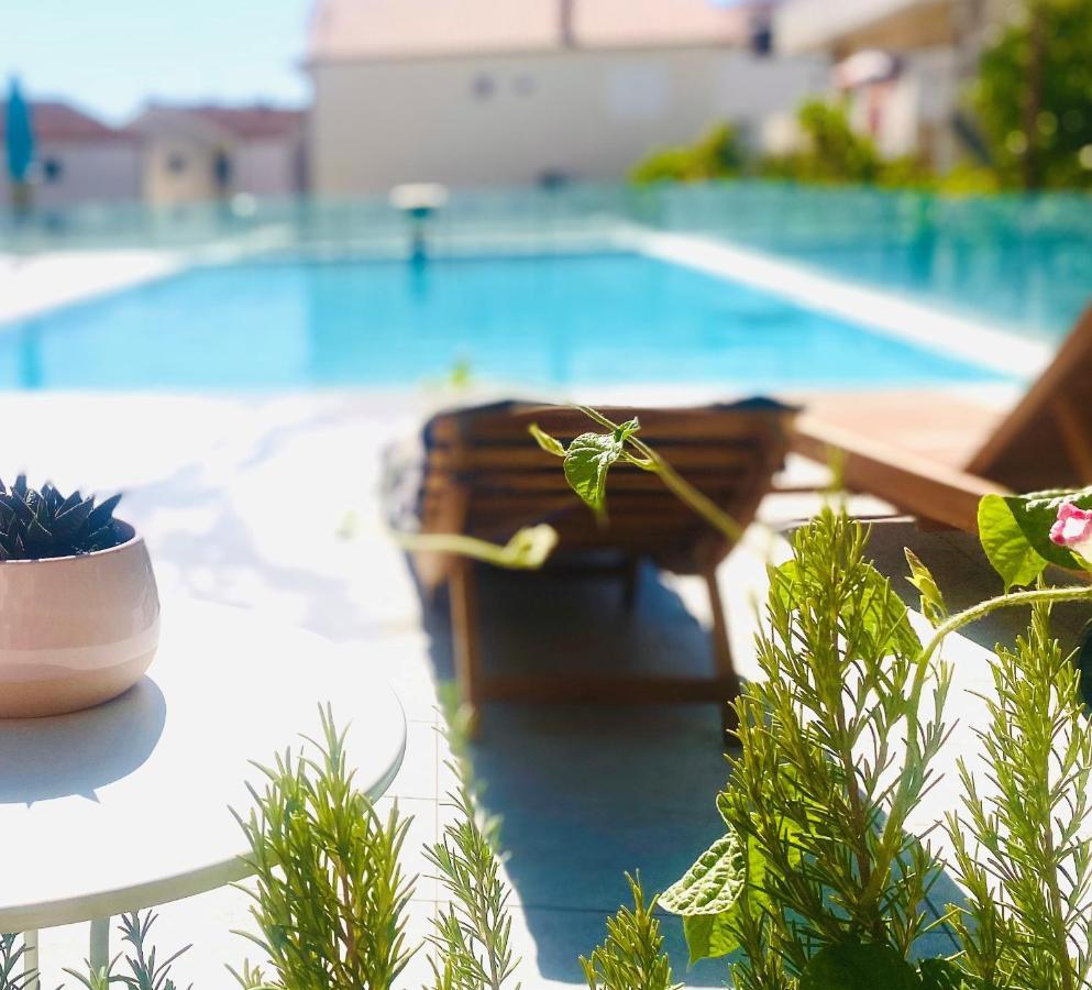 Eco-Friendly Estate I Aparthotel Primosten Ngoại thất bức ảnh